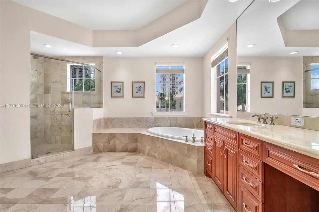 Recently Rented: $13,500 (6 beds, 6 baths, 5224 Square Feet)