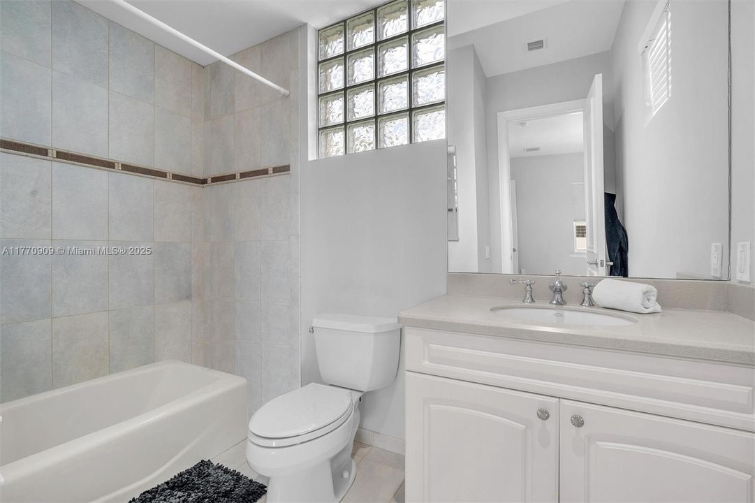 Recently Rented: $13,500 (6 beds, 6 baths, 5224 Square Feet)