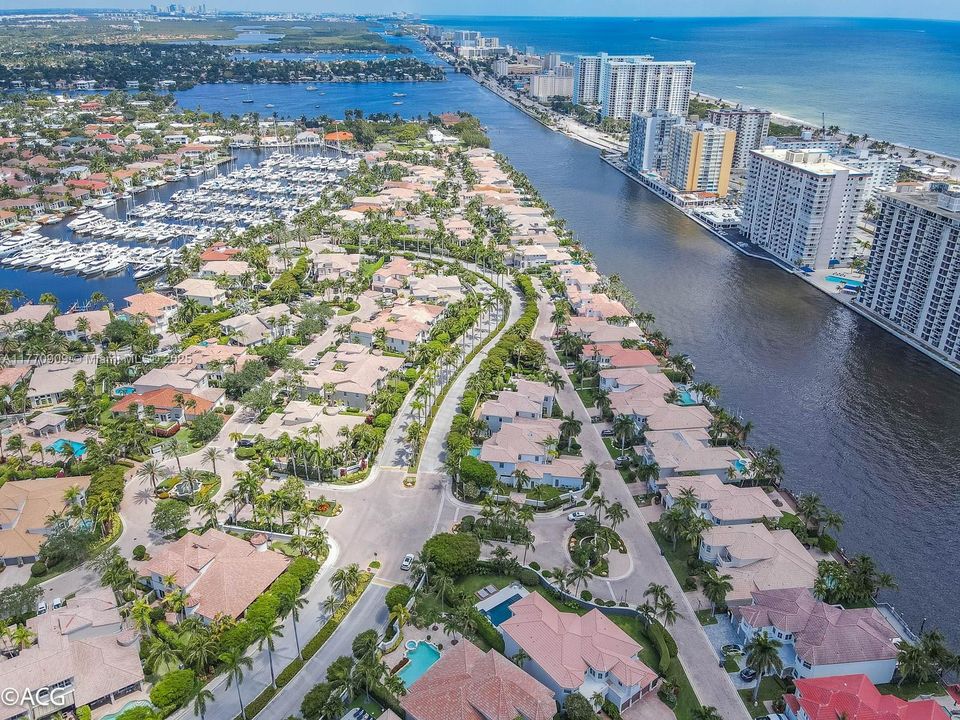 Recently Rented: $13,500 (6 beds, 6 baths, 5224 Square Feet)