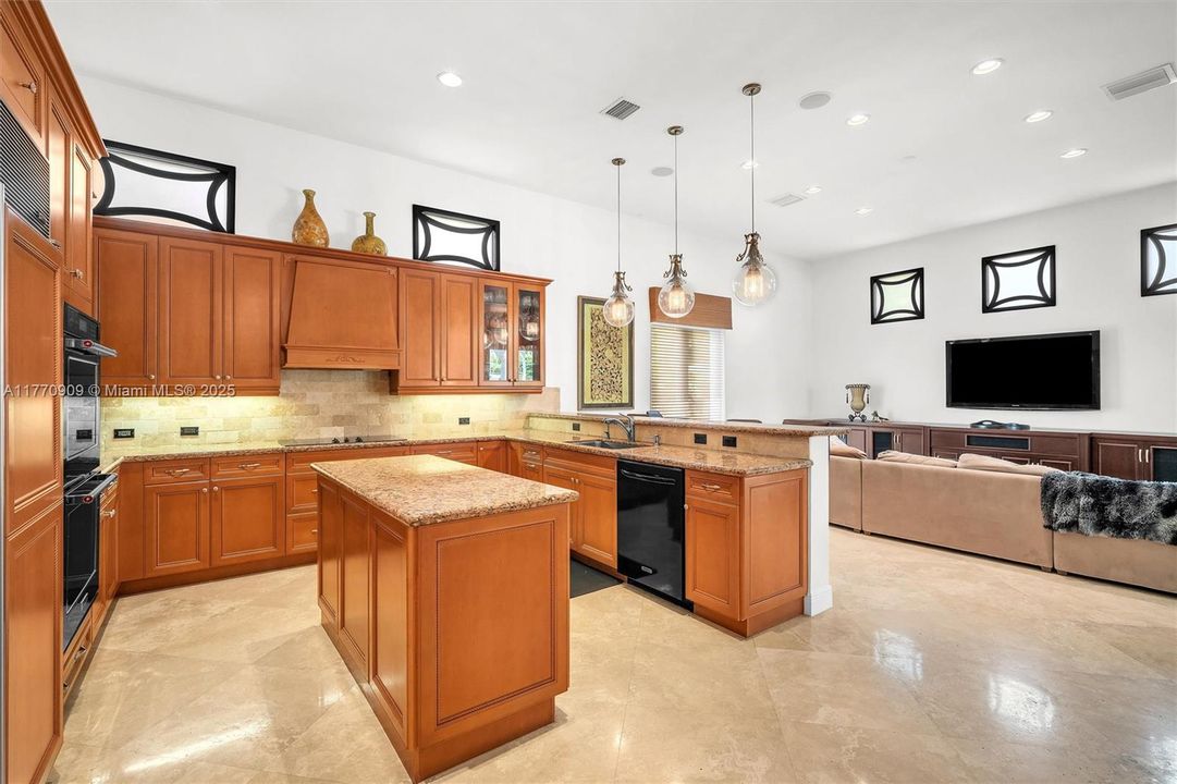 Recently Rented: $13,500 (6 beds, 6 baths, 5224 Square Feet)