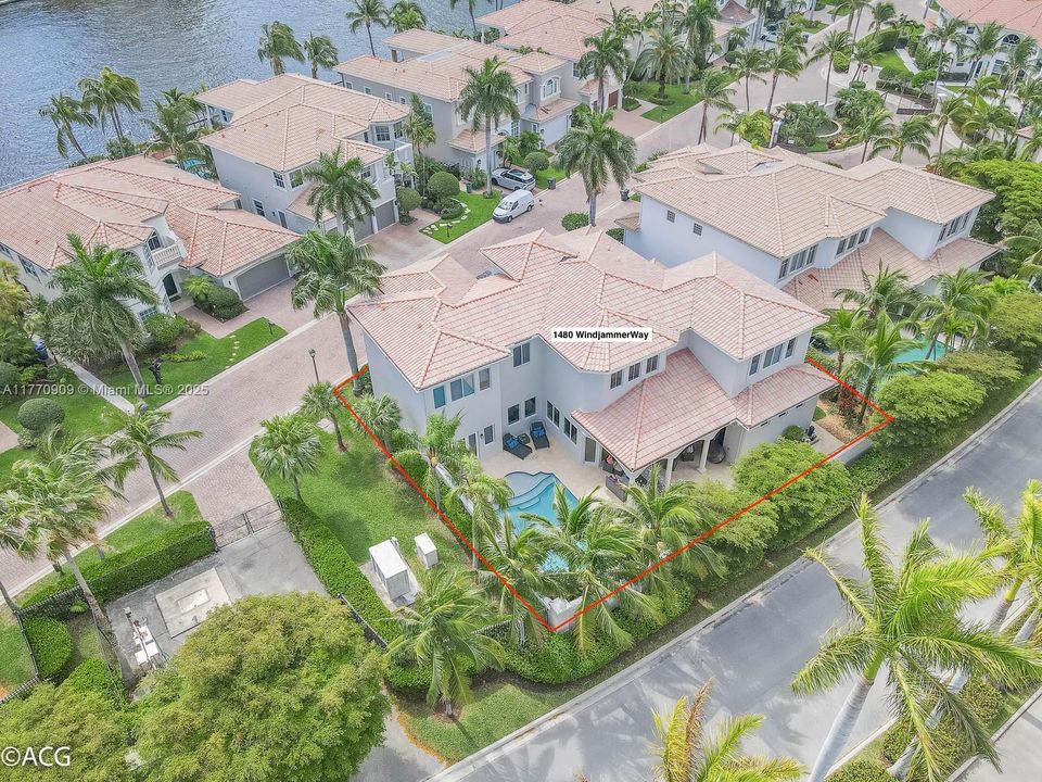 Recently Rented: $13,500 (6 beds, 6 baths, 5224 Square Feet)