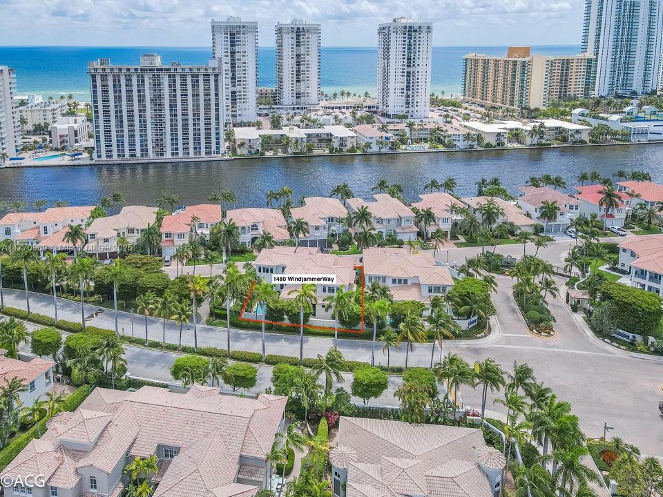 Recently Rented: $13,500 (6 beds, 6 baths, 5224 Square Feet)