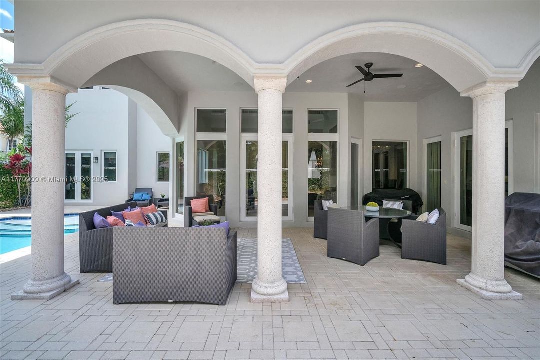 Recently Rented: $13,500 (6 beds, 6 baths, 5224 Square Feet)