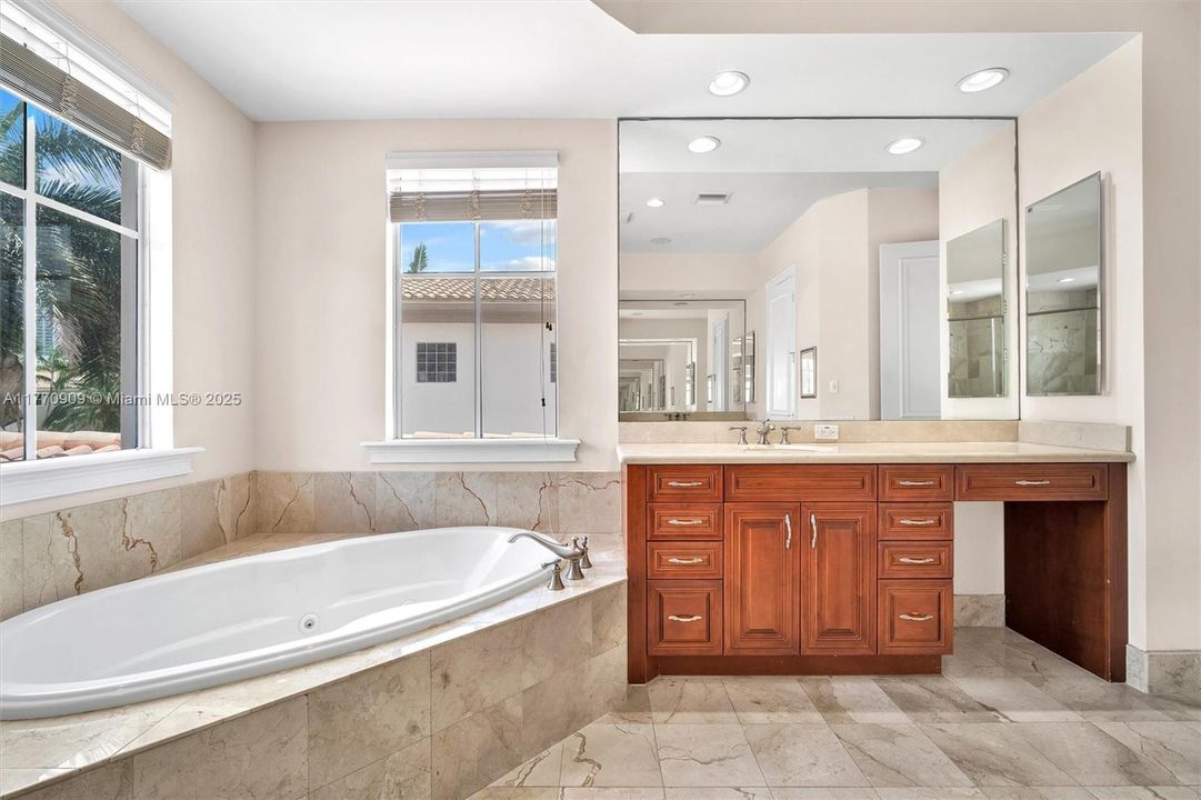 Recently Rented: $13,500 (6 beds, 6 baths, 5224 Square Feet)