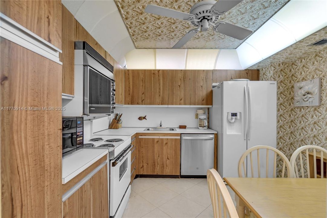 Recently Rented: $2,750 (2 beds, 2 baths, 1240 Square Feet)