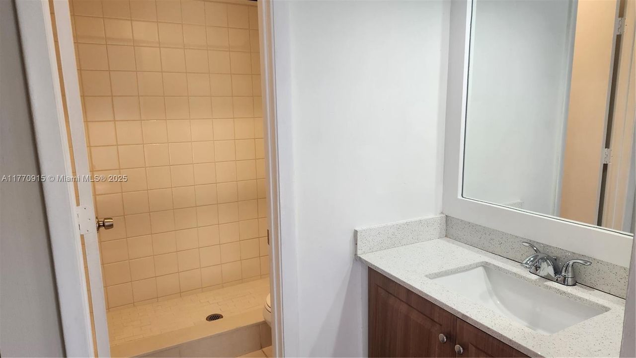 Недавно арендовано: $3,000 (3 спален, 2 ванн, 1134 Квадратных фут)