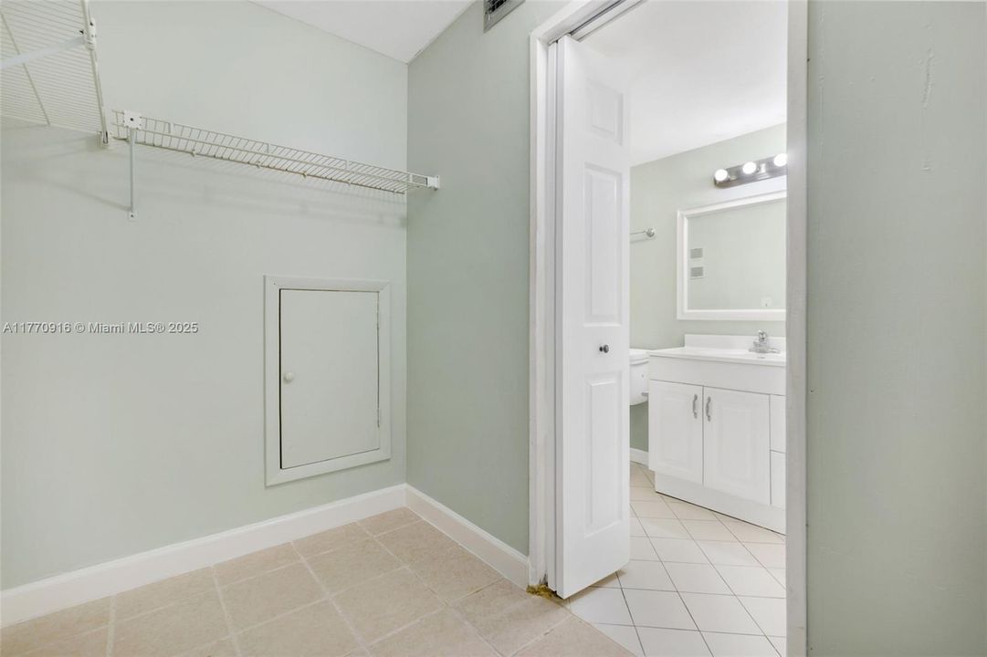 Recently Sold: $265,000 (3 beds, 2 baths, 1195 Square Feet)