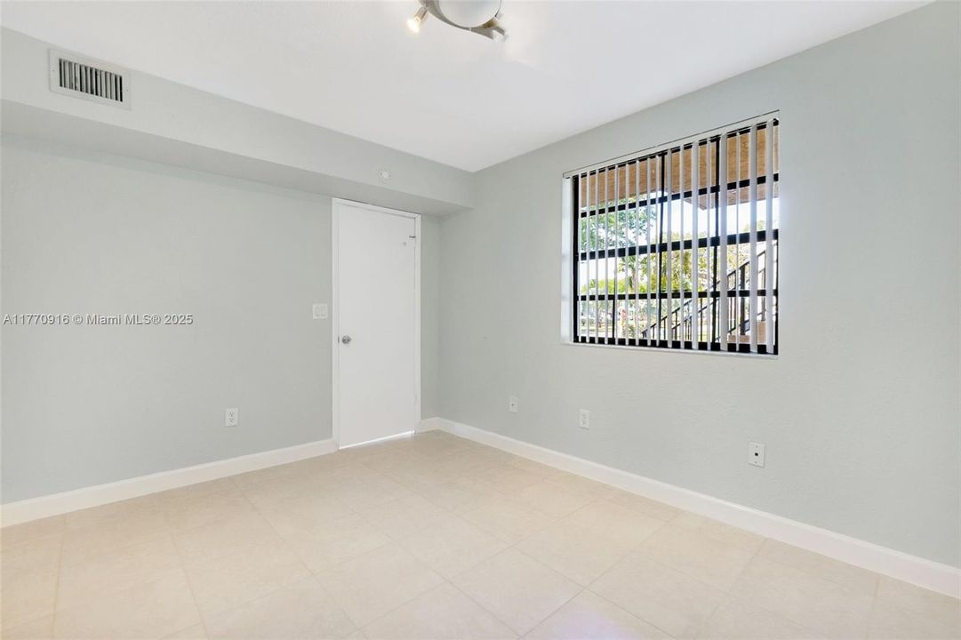 Recently Sold: $265,000 (3 beds, 2 baths, 1195 Square Feet)