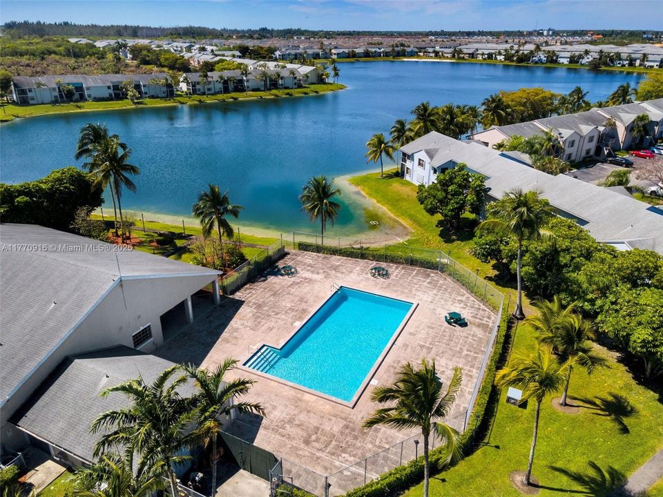 Recently Sold: $265,000 (3 beds, 2 baths, 1195 Square Feet)