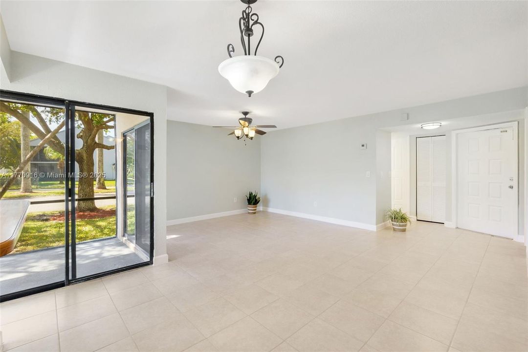 Recently Sold: $265,000 (3 beds, 2 baths, 1195 Square Feet)