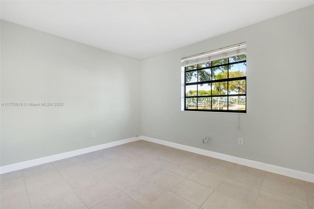 Recently Sold: $265,000 (3 beds, 2 baths, 1195 Square Feet)