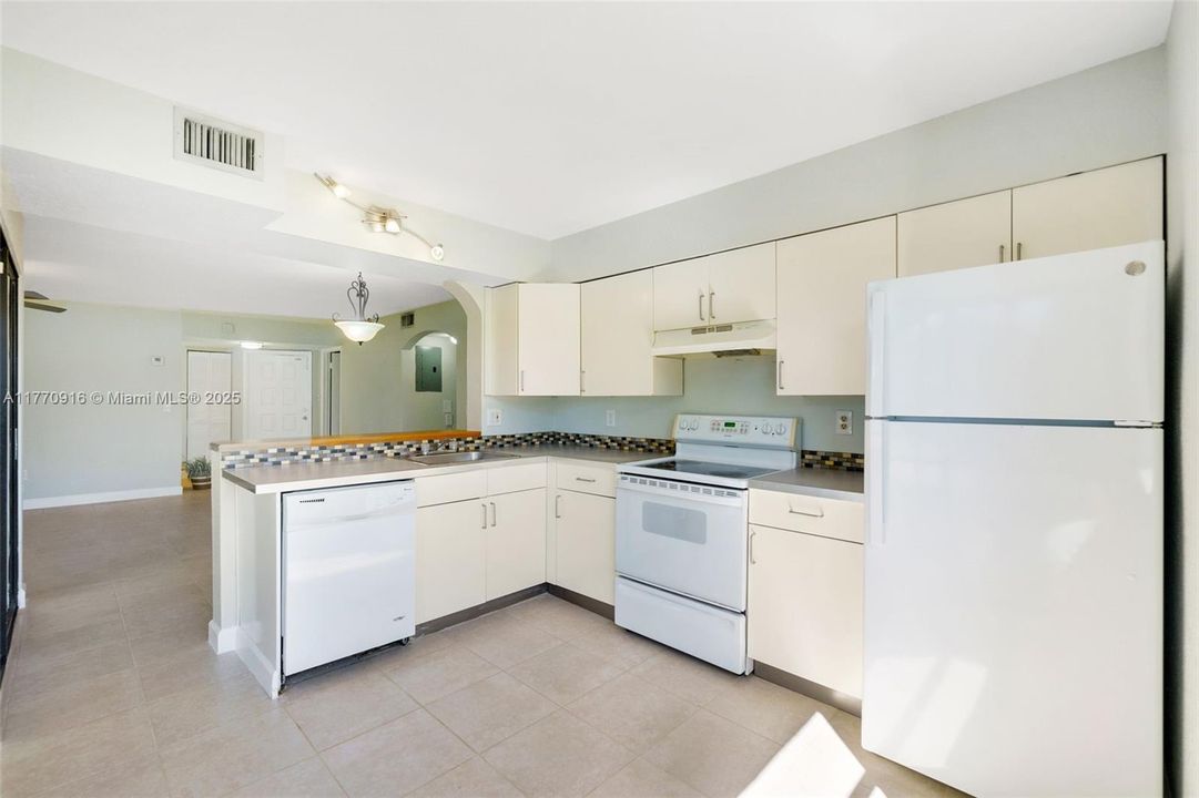 Recently Sold: $265,000 (3 beds, 2 baths, 1195 Square Feet)