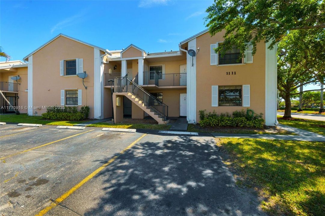 Recently Sold: $265,000 (3 beds, 2 baths, 1195 Square Feet)