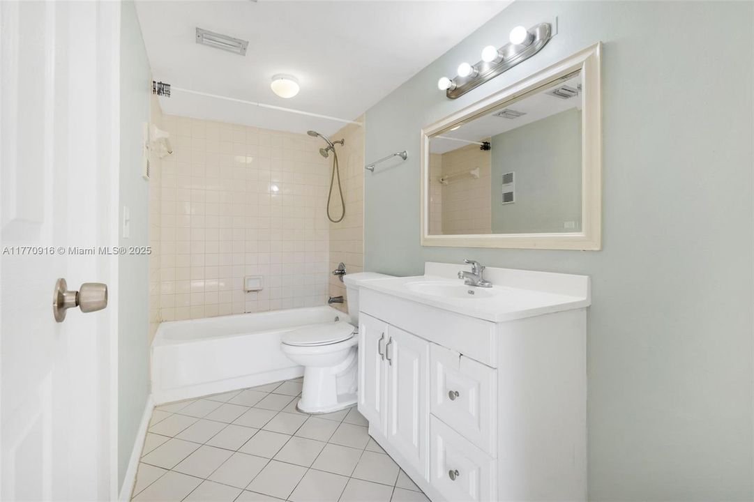 Recently Sold: $265,000 (3 beds, 2 baths, 1195 Square Feet)