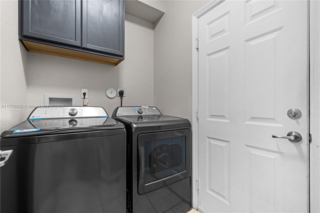 Recently Sold: $620,000 (5 beds, 3 baths, 2514 Square Feet)