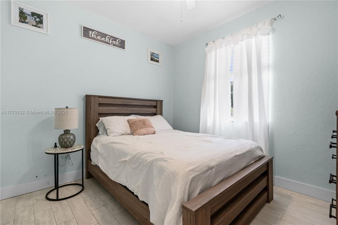 Recently Sold: $620,000 (5 beds, 3 baths, 2514 Square Feet)