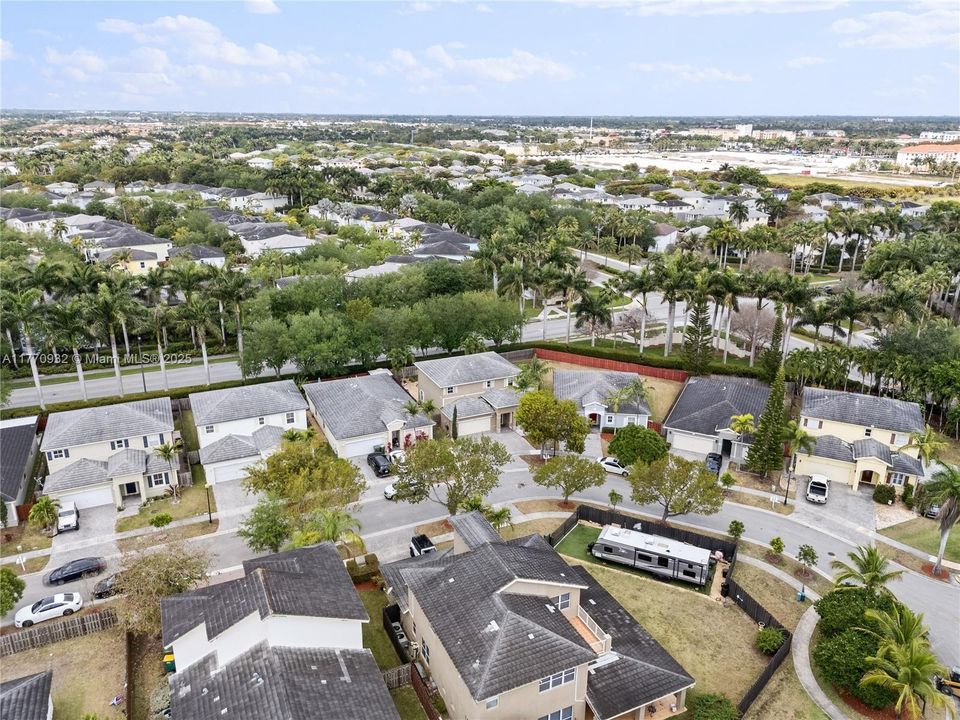 Recently Sold: $620,000 (5 beds, 3 baths, 2514 Square Feet)