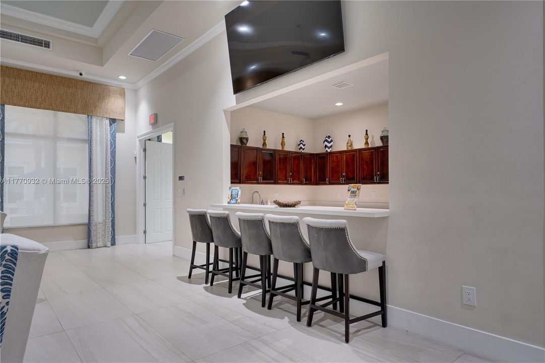 Recently Sold: $620,000 (5 beds, 3 baths, 2514 Square Feet)