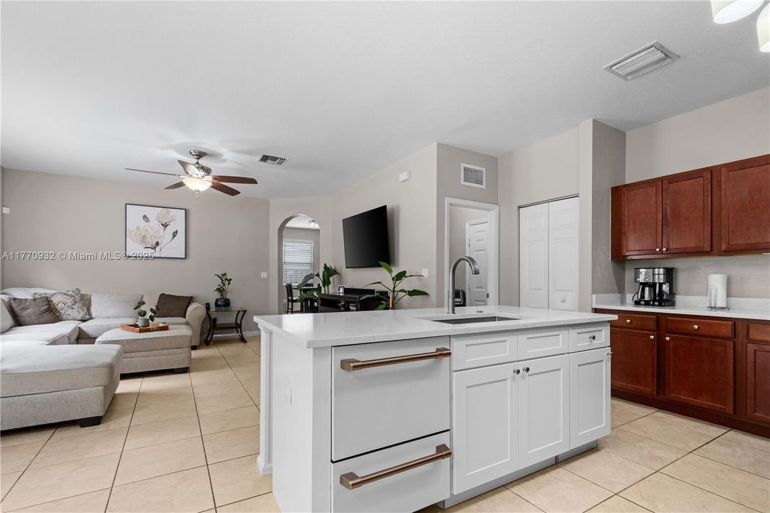 Recently Sold: $620,000 (5 beds, 3 baths, 2514 Square Feet)