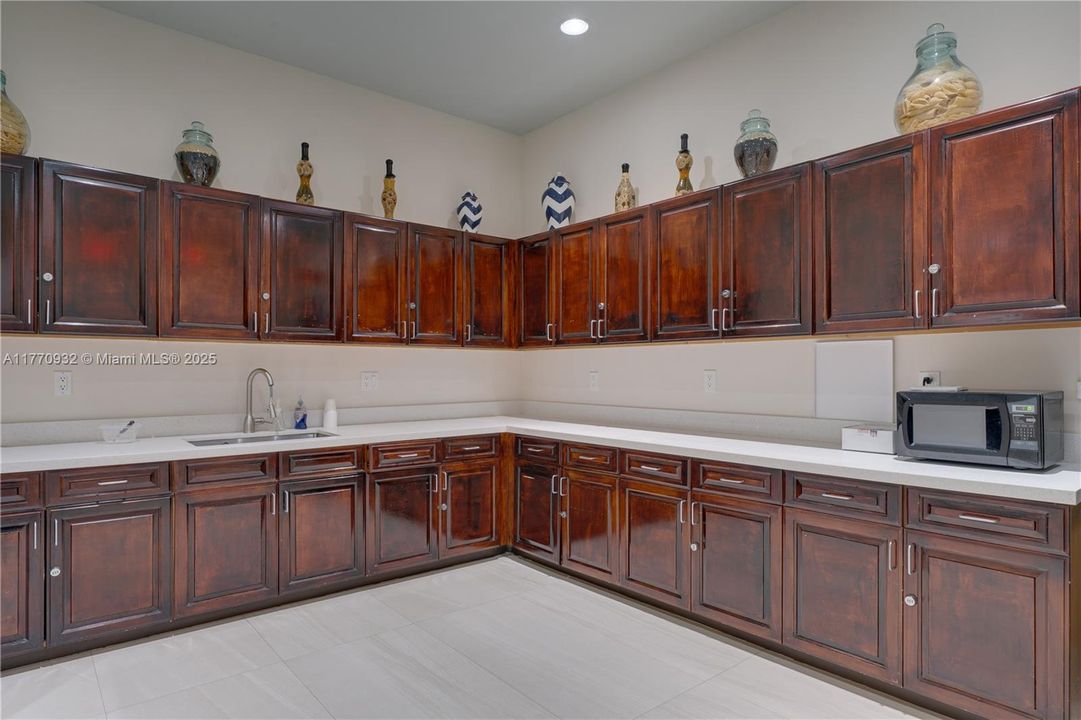 Recently Sold: $620,000 (5 beds, 3 baths, 2514 Square Feet)