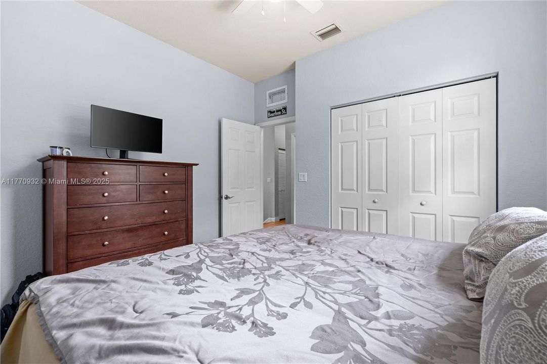 Recently Sold: $620,000 (5 beds, 3 baths, 2514 Square Feet)