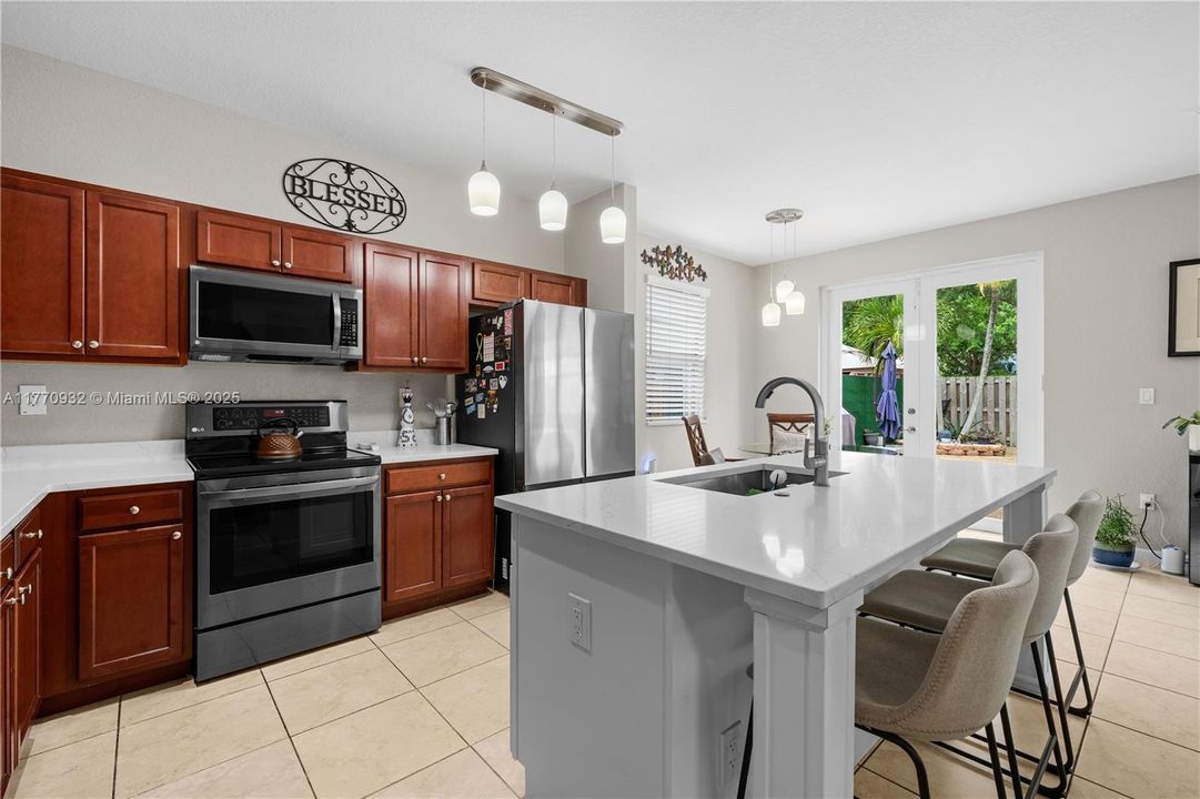 Recently Sold: $620,000 (5 beds, 3 baths, 2514 Square Feet)