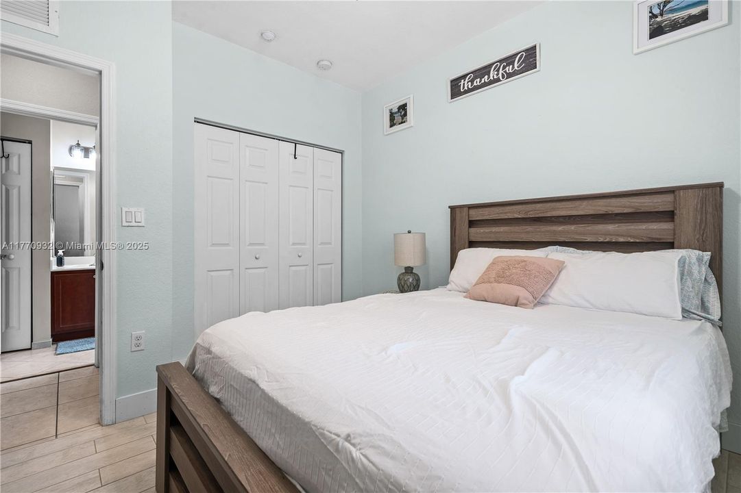 Recently Sold: $620,000 (5 beds, 3 baths, 2514 Square Feet)