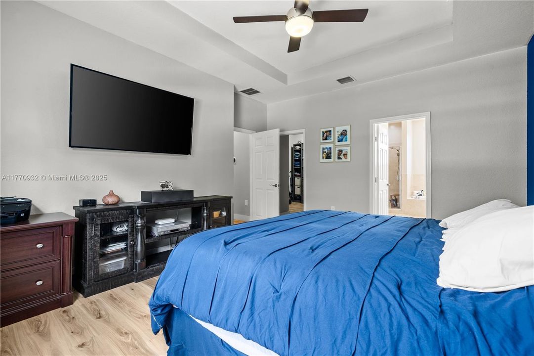 Recently Sold: $620,000 (5 beds, 3 baths, 2514 Square Feet)