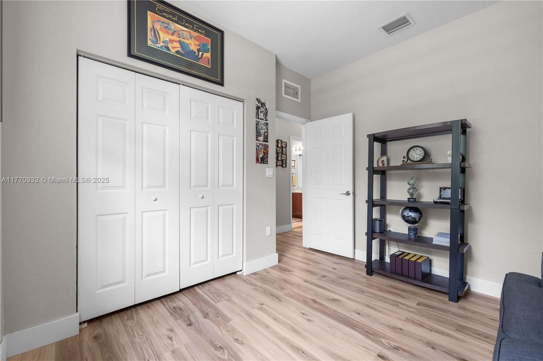 Recently Sold: $620,000 (5 beds, 3 baths, 2514 Square Feet)