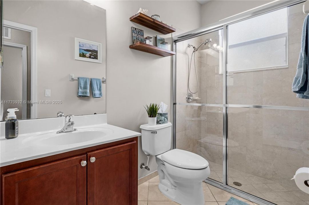 Recently Sold: $620,000 (5 beds, 3 baths, 2514 Square Feet)