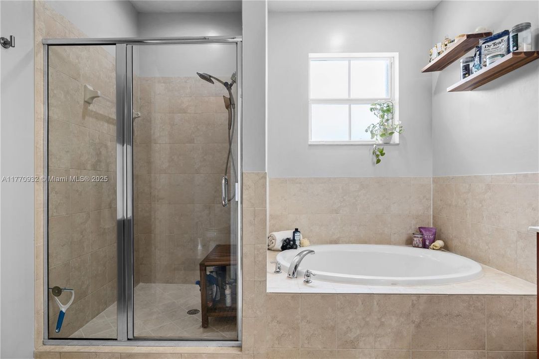 Recently Sold: $620,000 (5 beds, 3 baths, 2514 Square Feet)