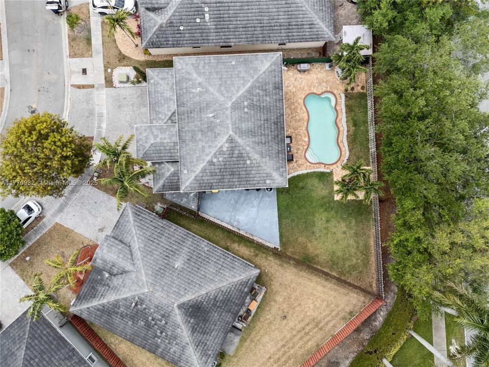 Recently Sold: $620,000 (5 beds, 3 baths, 2514 Square Feet)