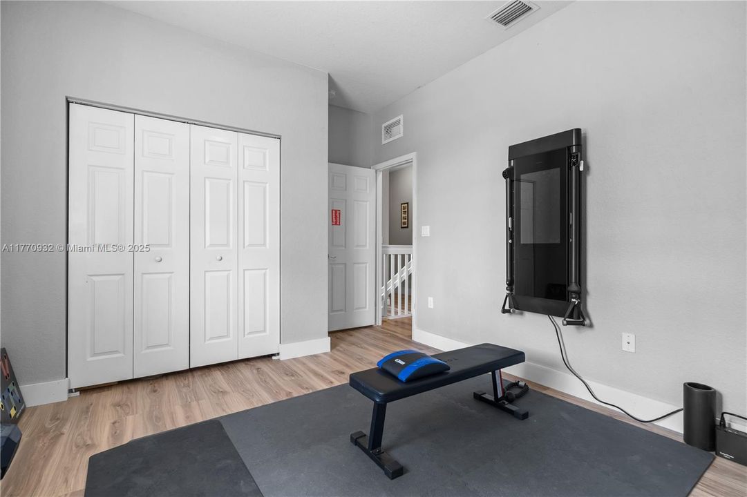 Recently Sold: $620,000 (5 beds, 3 baths, 2514 Square Feet)