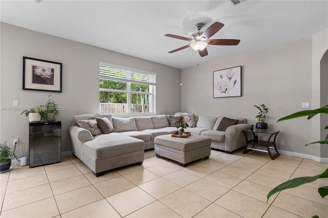 Recently Sold: $620,000 (5 beds, 3 baths, 2514 Square Feet)