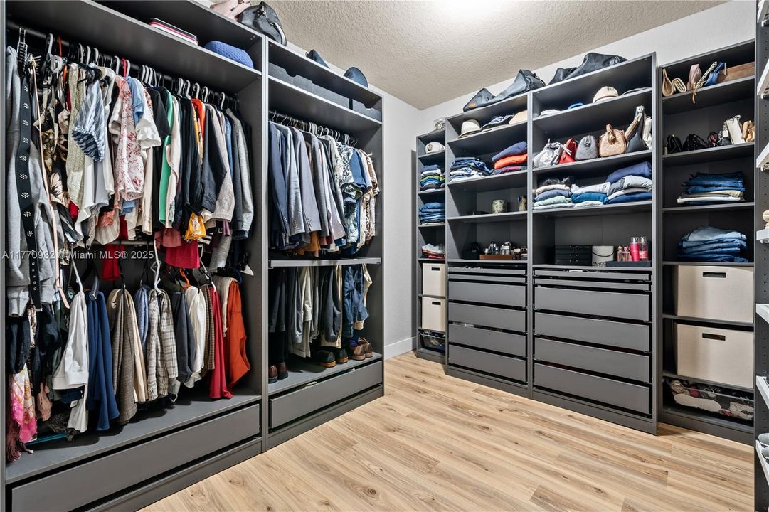 Recently Sold: $620,000 (5 beds, 3 baths, 2514 Square Feet)