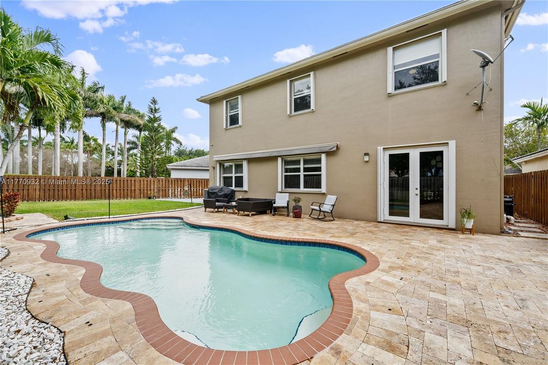 Recently Sold: $620,000 (5 beds, 3 baths, 2514 Square Feet)