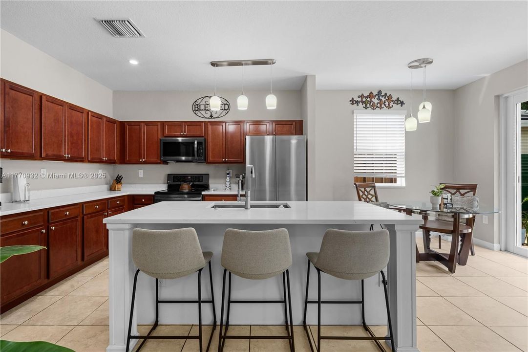 Recently Sold: $620,000 (5 beds, 3 baths, 2514 Square Feet)