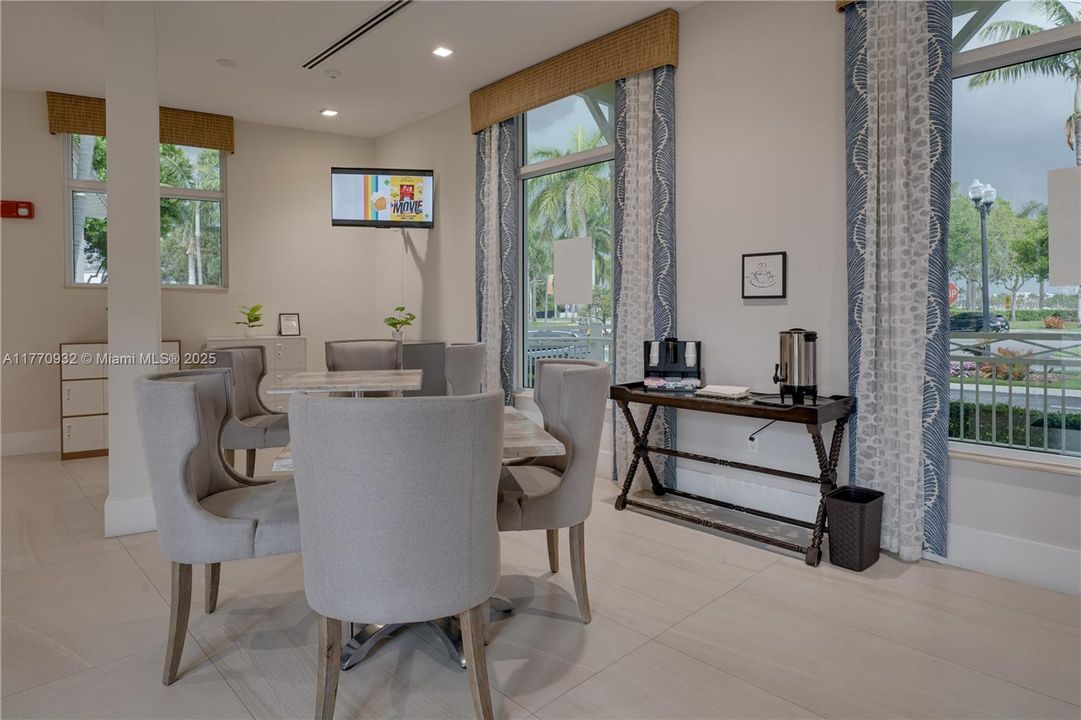 Recently Sold: $620,000 (5 beds, 3 baths, 2514 Square Feet)