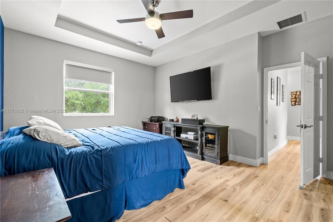 Recently Sold: $620,000 (5 beds, 3 baths, 2514 Square Feet)