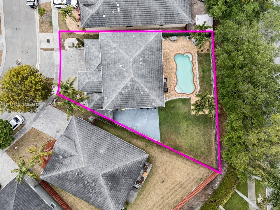 Recently Sold: $620,000 (5 beds, 3 baths, 2514 Square Feet)