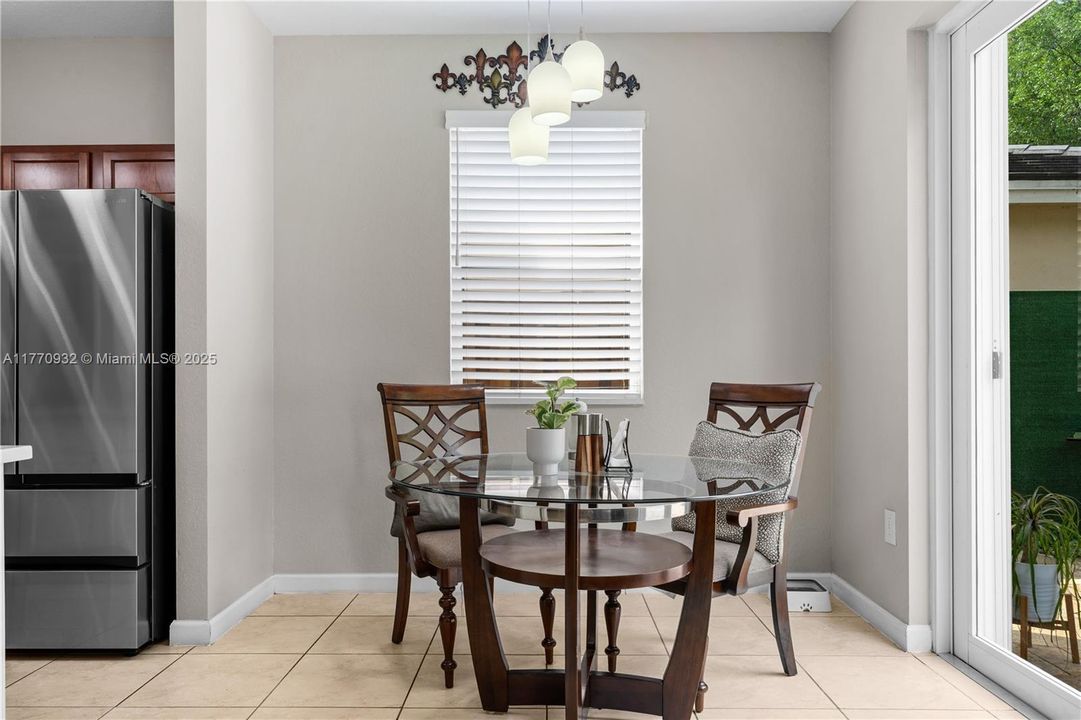 Recently Sold: $620,000 (5 beds, 3 baths, 2514 Square Feet)