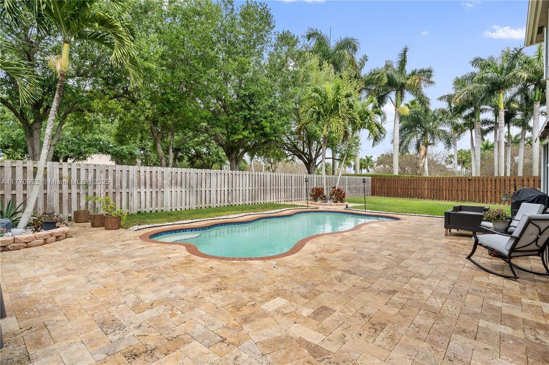 Recently Sold: $620,000 (5 beds, 3 baths, 2514 Square Feet)