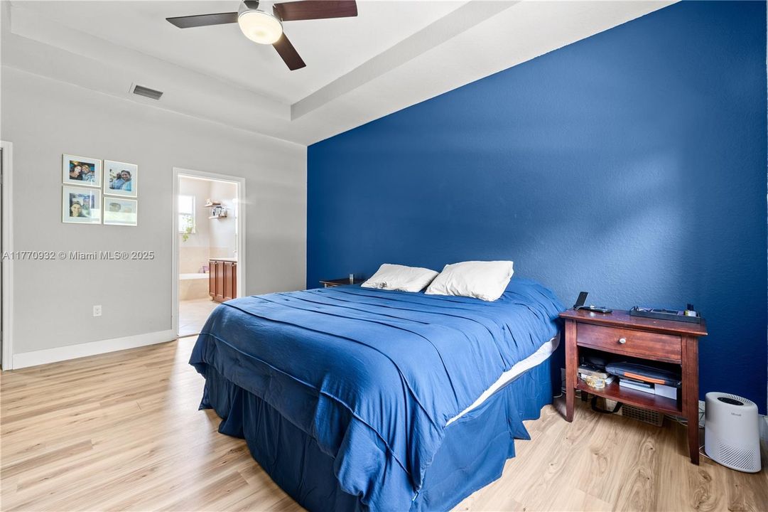 Recently Sold: $620,000 (5 beds, 3 baths, 2514 Square Feet)