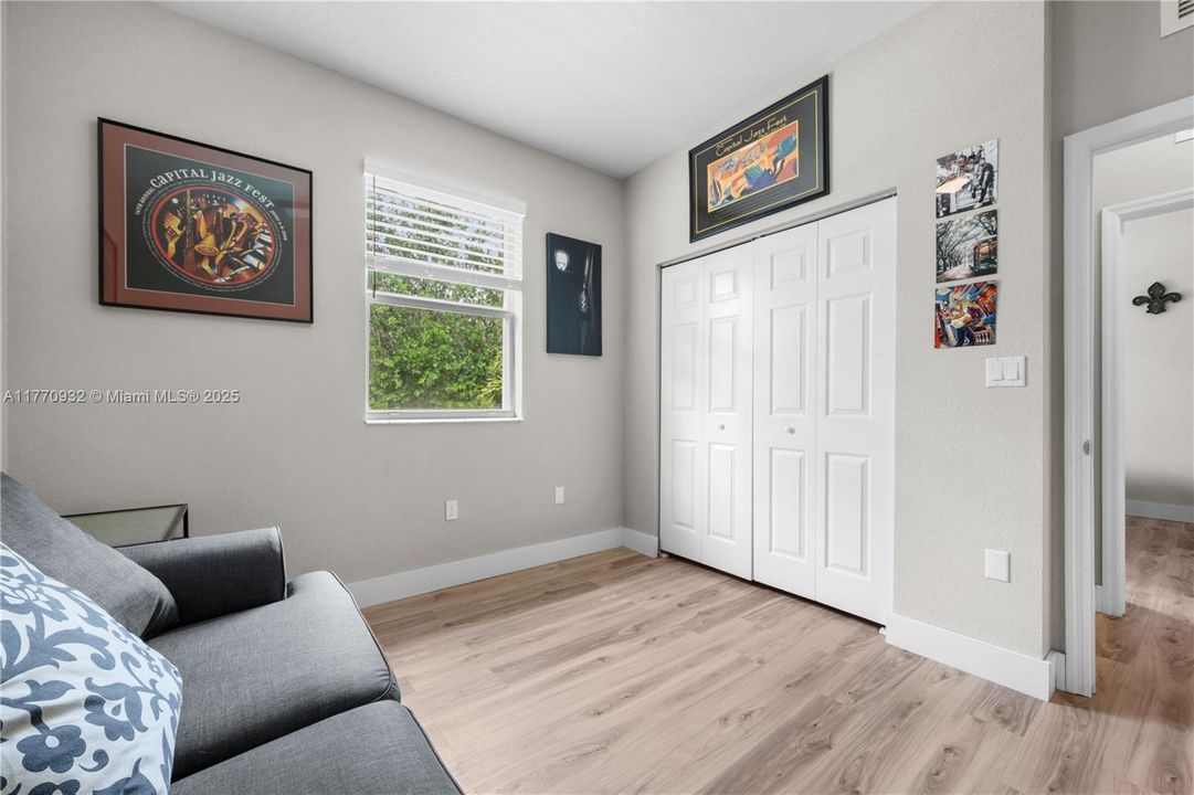 Recently Sold: $620,000 (5 beds, 3 baths, 2514 Square Feet)