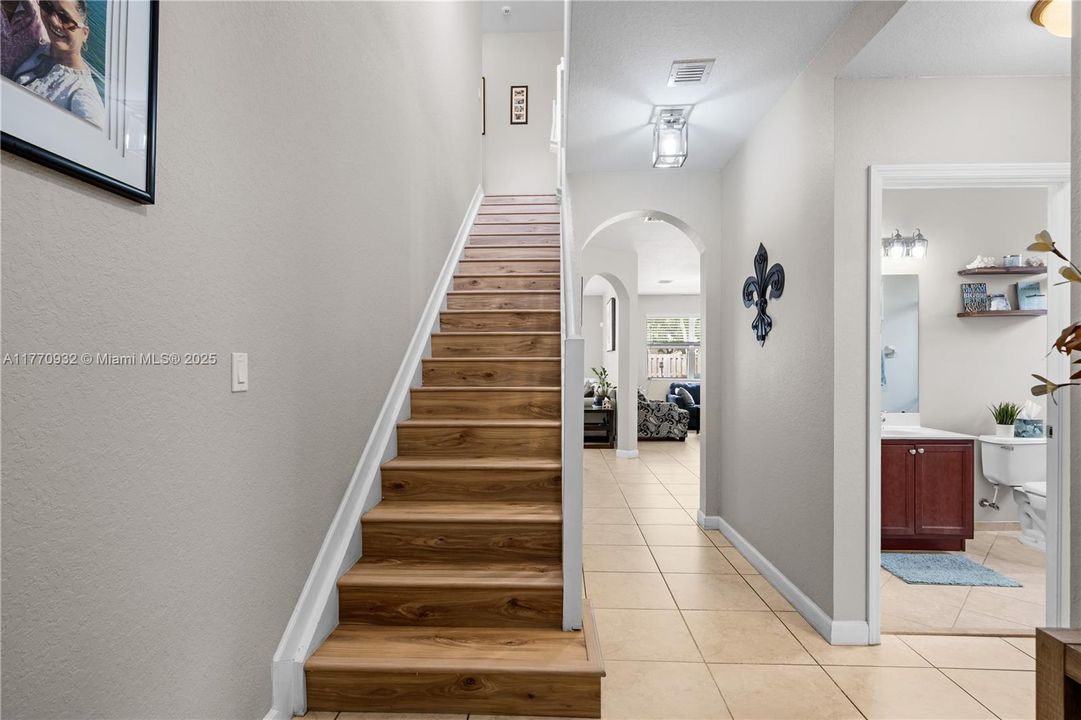 Recently Sold: $620,000 (5 beds, 3 baths, 2514 Square Feet)