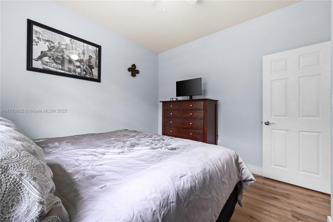 Recently Sold: $620,000 (5 beds, 3 baths, 2514 Square Feet)