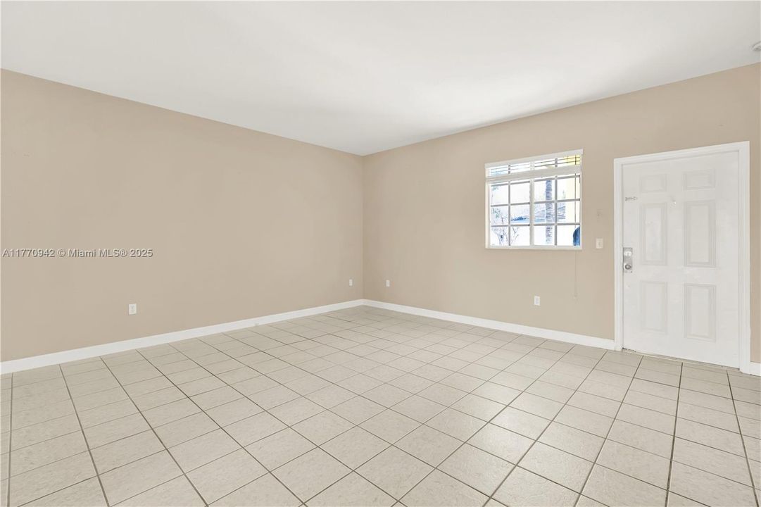 Recently Sold: $225,000 (2 beds, 2 baths, 1048 Square Feet)