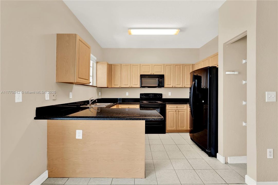 Recently Sold: $225,000 (2 beds, 2 baths, 1048 Square Feet)