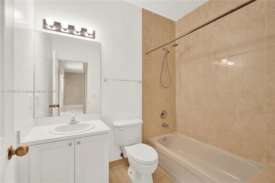 Recently Sold: $225,000 (2 beds, 2 baths, 1048 Square Feet)