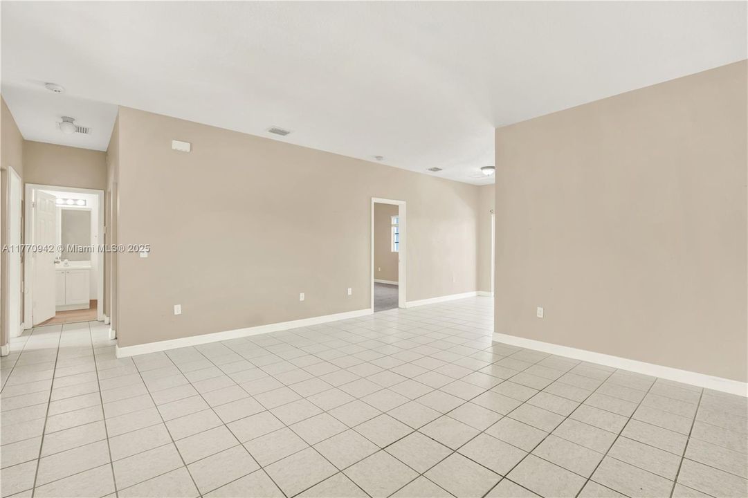 Recently Sold: $225,000 (2 beds, 2 baths, 1048 Square Feet)